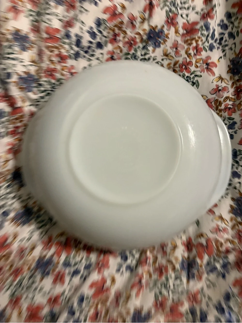 181- Pyres White Cinderella 1.5qt Serving Bowl - Glossy White